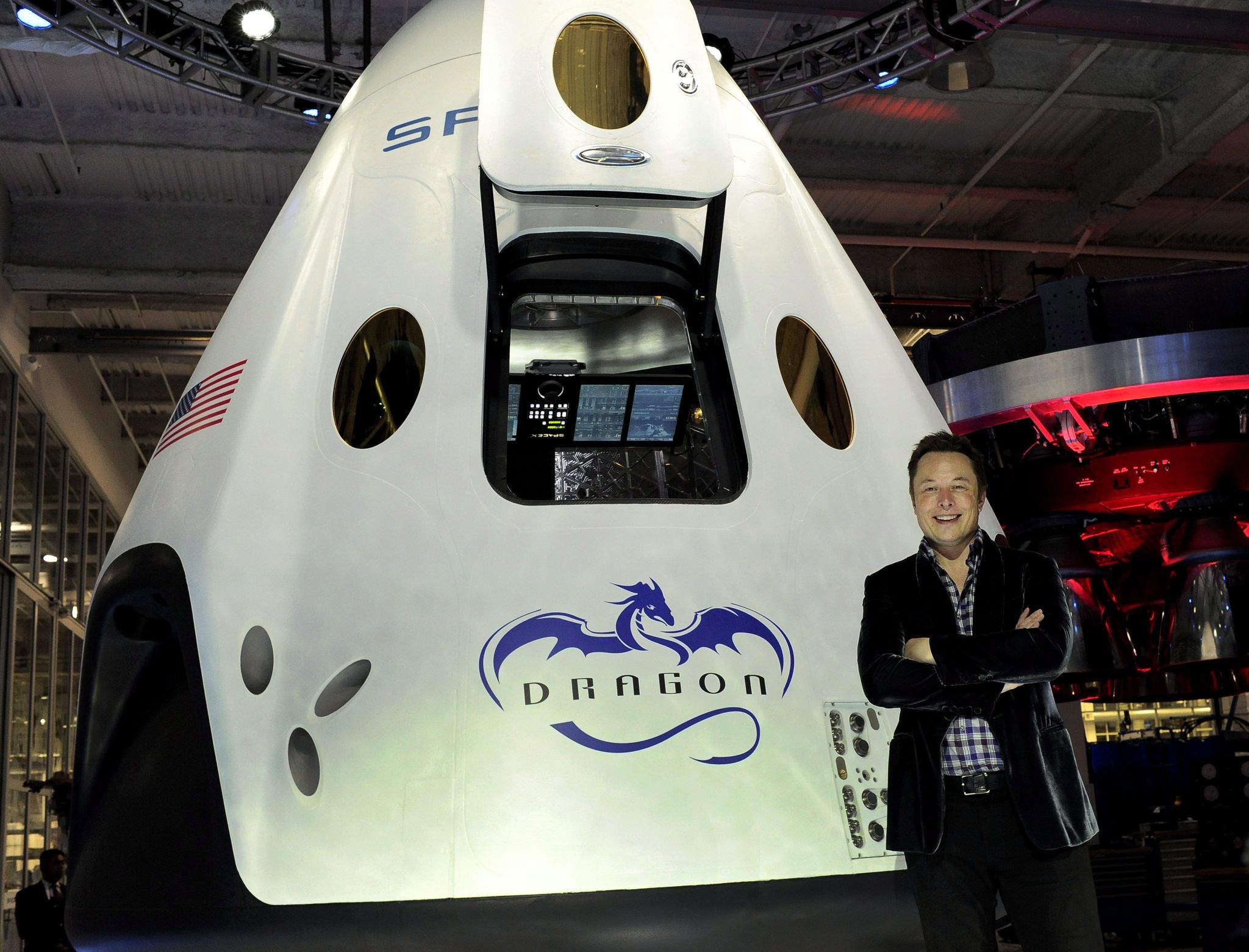 Így nézett ki a tavalyi bemutatón a SpaceX személyszállító Dragonja...
