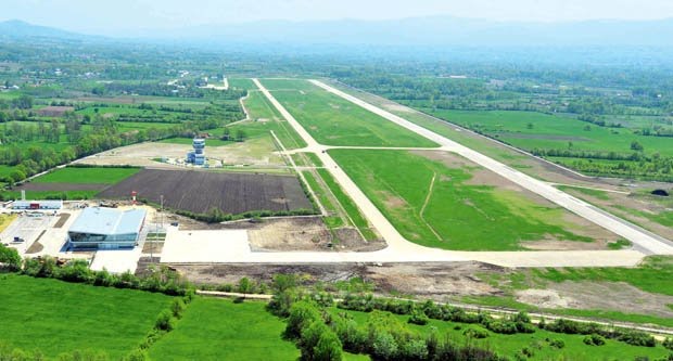 A szerb légibázis, az új torony és a terminál