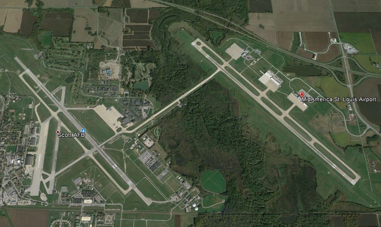 Sok amerikai légibázisra települt polgári légikikötő, de a MidAmerica forgalmi előterén ez a műholdfotó sem mutat forgalmat