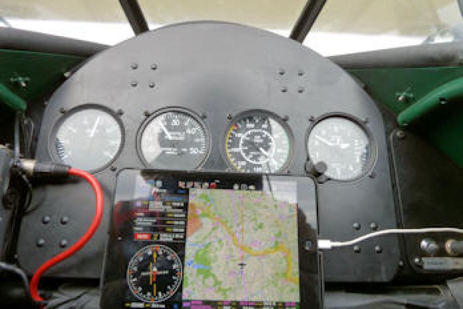 Klasszikus pilótafülke és műszerfal, plusz GPS