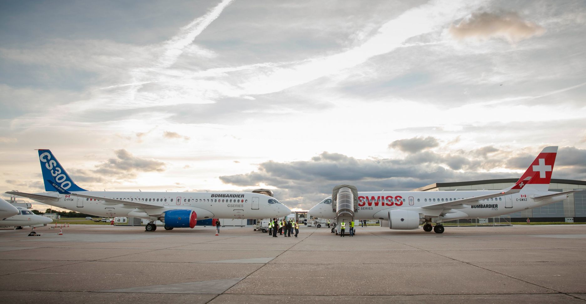Balról a 300, jobbról a 100: A Swiss első gépe nyáron forgalomba állhat