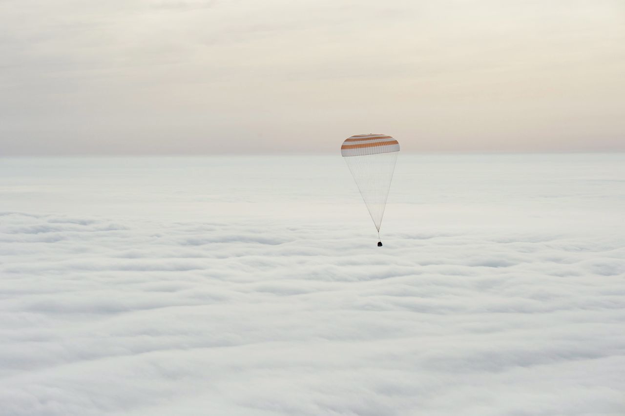 Ég és föld között: ejtőernyőn a kapszula
