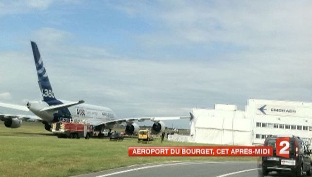 Bizony vigyázni kell a szárnyvéggel: egy gyári A380-as incidense Le Bourget-n