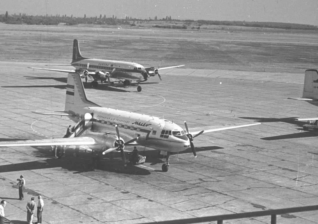 Ferihegy anno: a Malév Il-14-esének jobb oldalon volt az ajtaja, a Sabena DC-6-osának baloldalon
