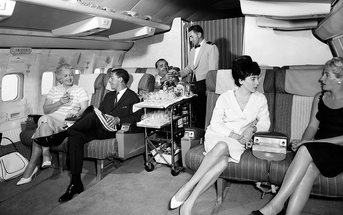 A 707-es reklámozásakor a tárolók nagysága még nem volt tétel...