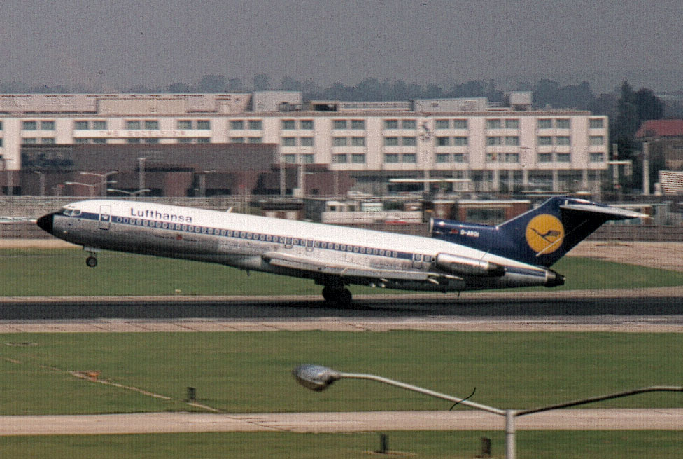 Mit akart a Lufthansa? Kisebb gépet, mint a 727-es, és csak két hajtóművet...
