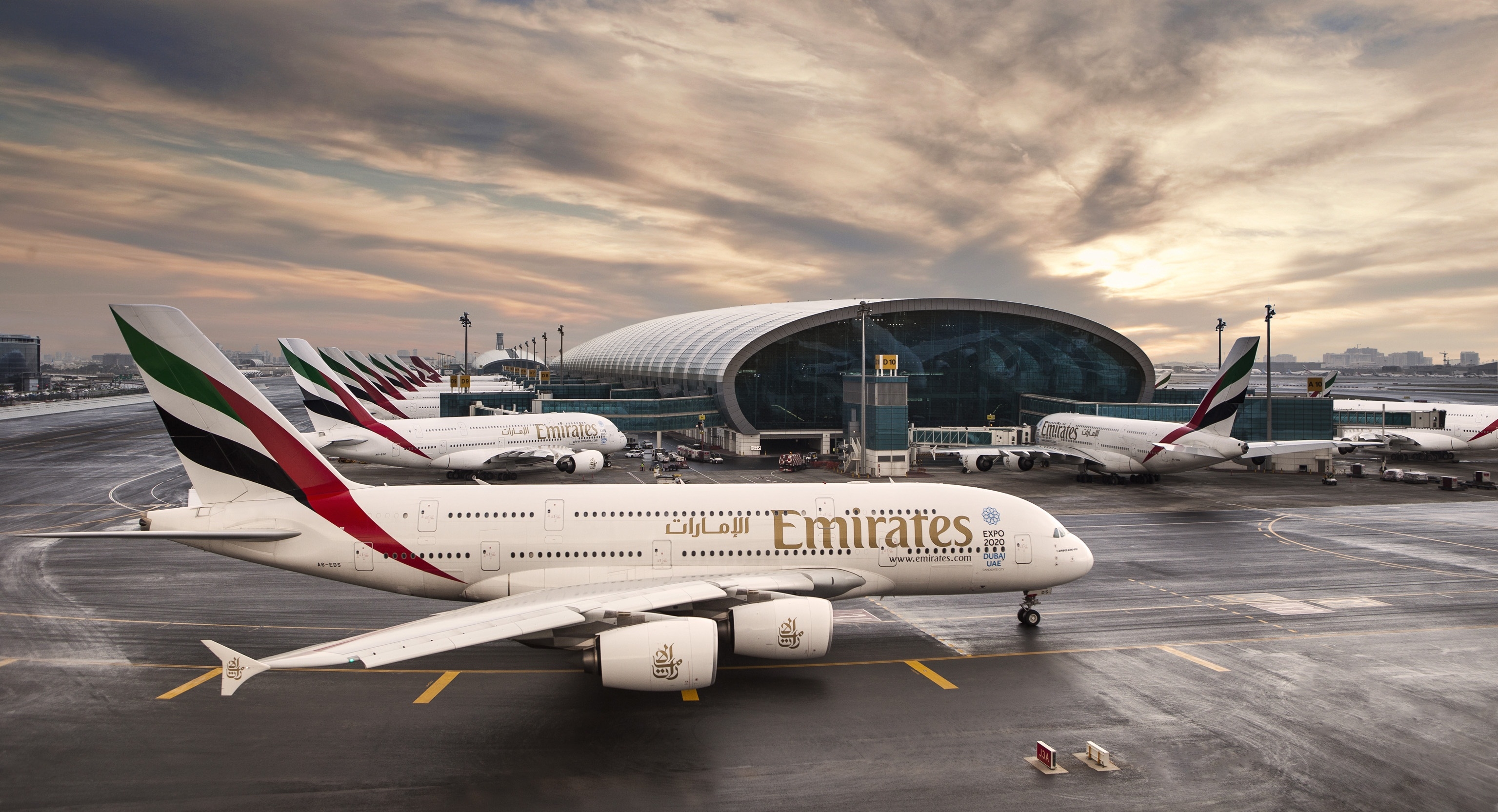 A világ legnagyobb, sőt, egyedülállóan nagy A380-as flottája Dubaiban fészkel