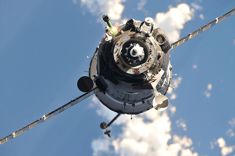 Szojuz tart az űrállomásra: egy orosz, egy külföldi