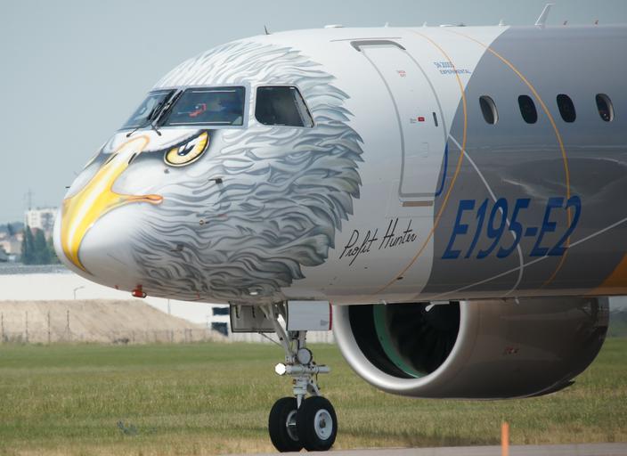 Az Embraer E2-ese különleges festéssel repült Le Bouget-n