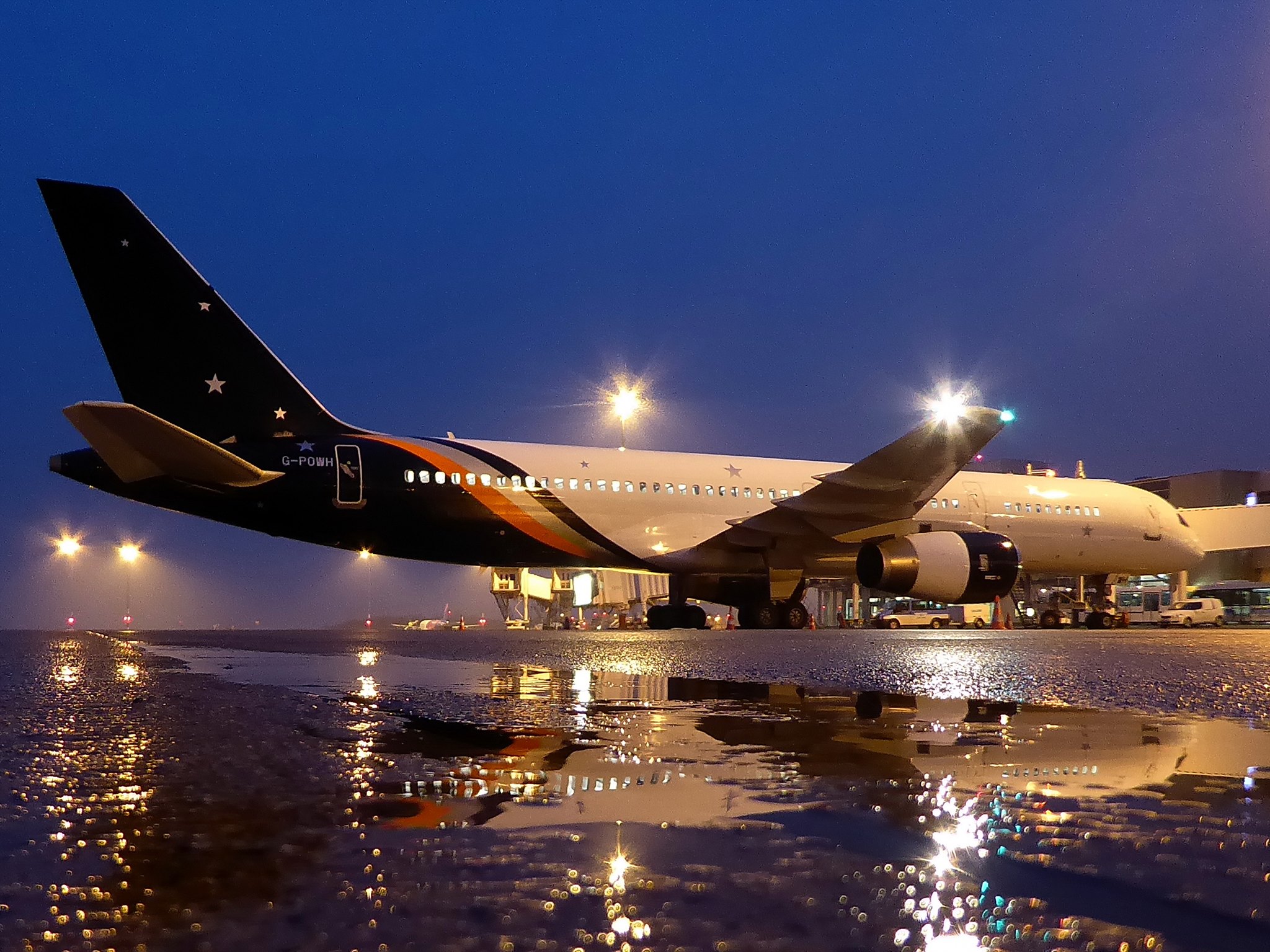 Egy korábbi sztrájk alkalmából üdvözölhettük a Titan Airways 757-esét Budapesten (fotók: Kővári László)