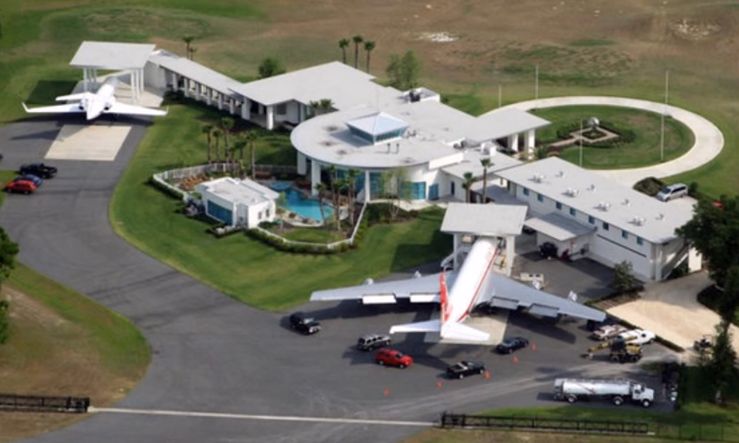 Jumbolair, a Travolta-birtok, még a 707-essel
