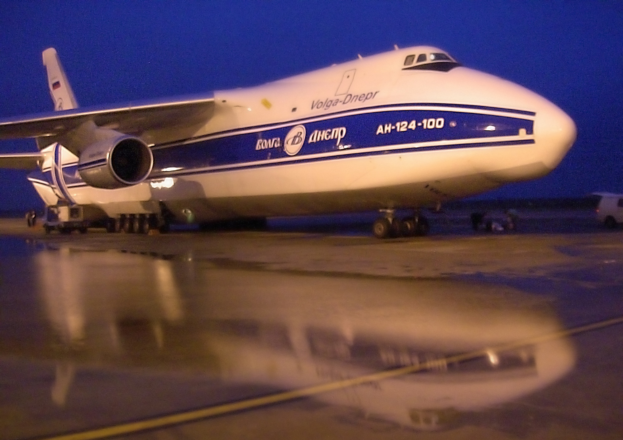 Meg kell hosszabbítani az orosz színekben repülő gépek engedélyét (fotók: Volga-Dnepr)