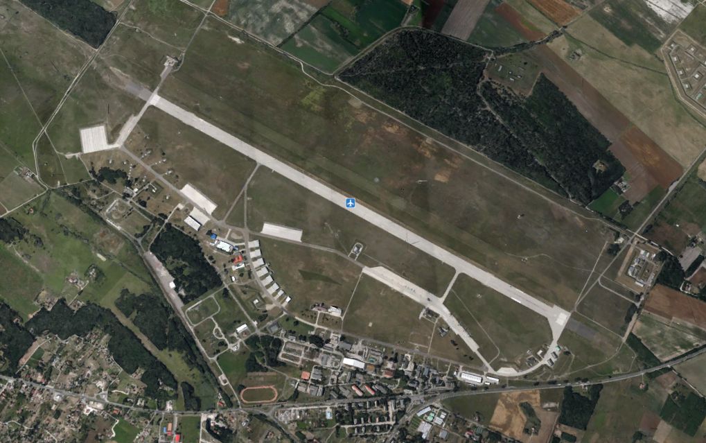 Műholdfelvétel: a pályától északra, északnyugatra épül a polgári terminál