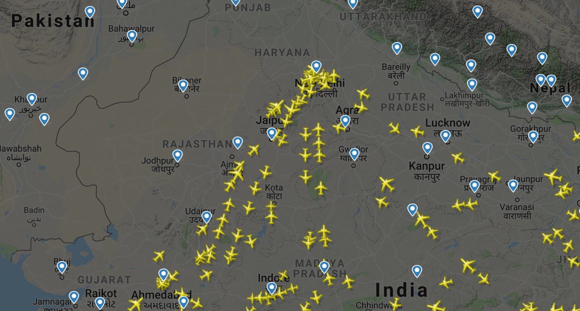 Helyzetkép a Flightradaron délután: forgalom van India felett, de nyugati irányba senki nem repül