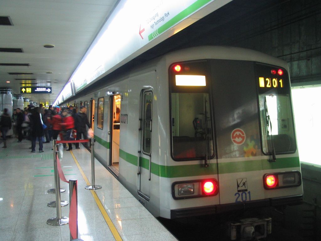 Egy a tizenhatból: hétköznapi forgalom a 2-es (East Xujing-Pudong Nemzetközi Repülőtér) vonalon