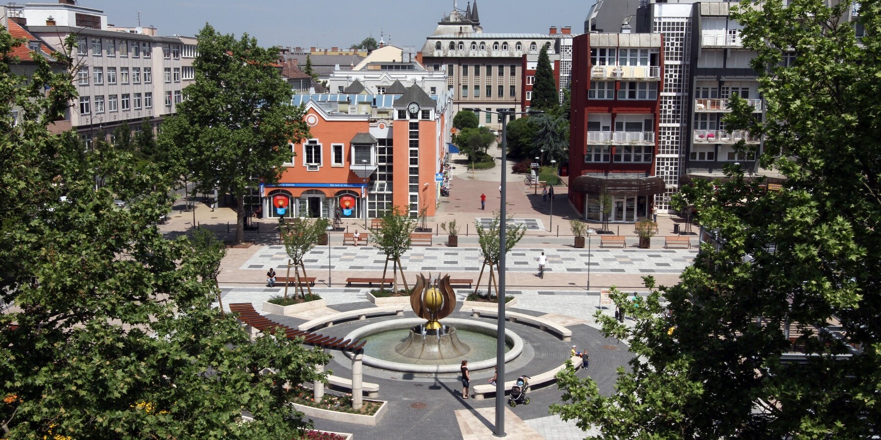 A Smart City program részeként a Dísz tér után a zalaegerszegi belváros egy kilométer átmérőjű körzetében építették ki a wifi-hálózatot (kép forrása: itcafe.hu)
