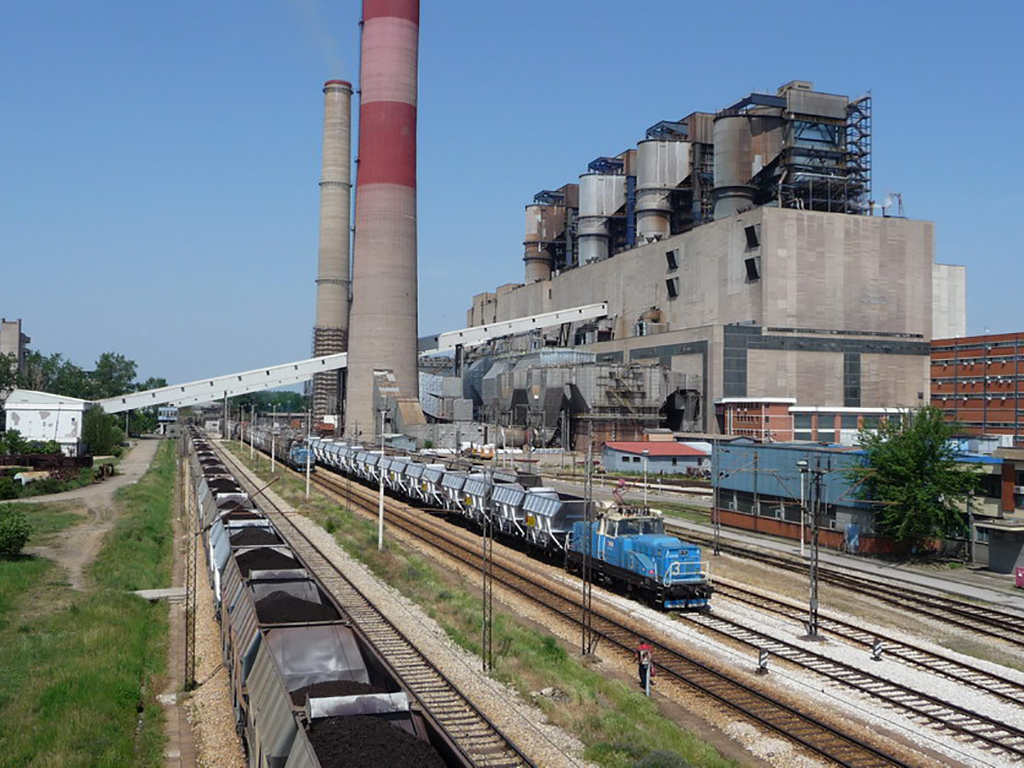 A legnagyobb szerbiai erőmű, a Nikola Tesla kiszolgálását két új kínai villamos mozdony segítheti hamarosan (forrás: Railway Gazette)