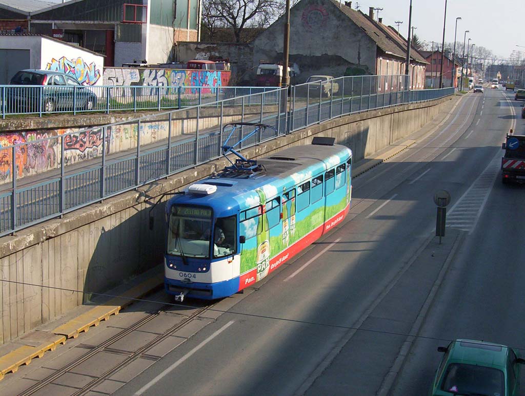 A vasúti aluljáróba még a Dél-szláv háború előtt lefektették a vágányokat, de azon csak 2006 decemberben indult meg a villamosközlekedés 