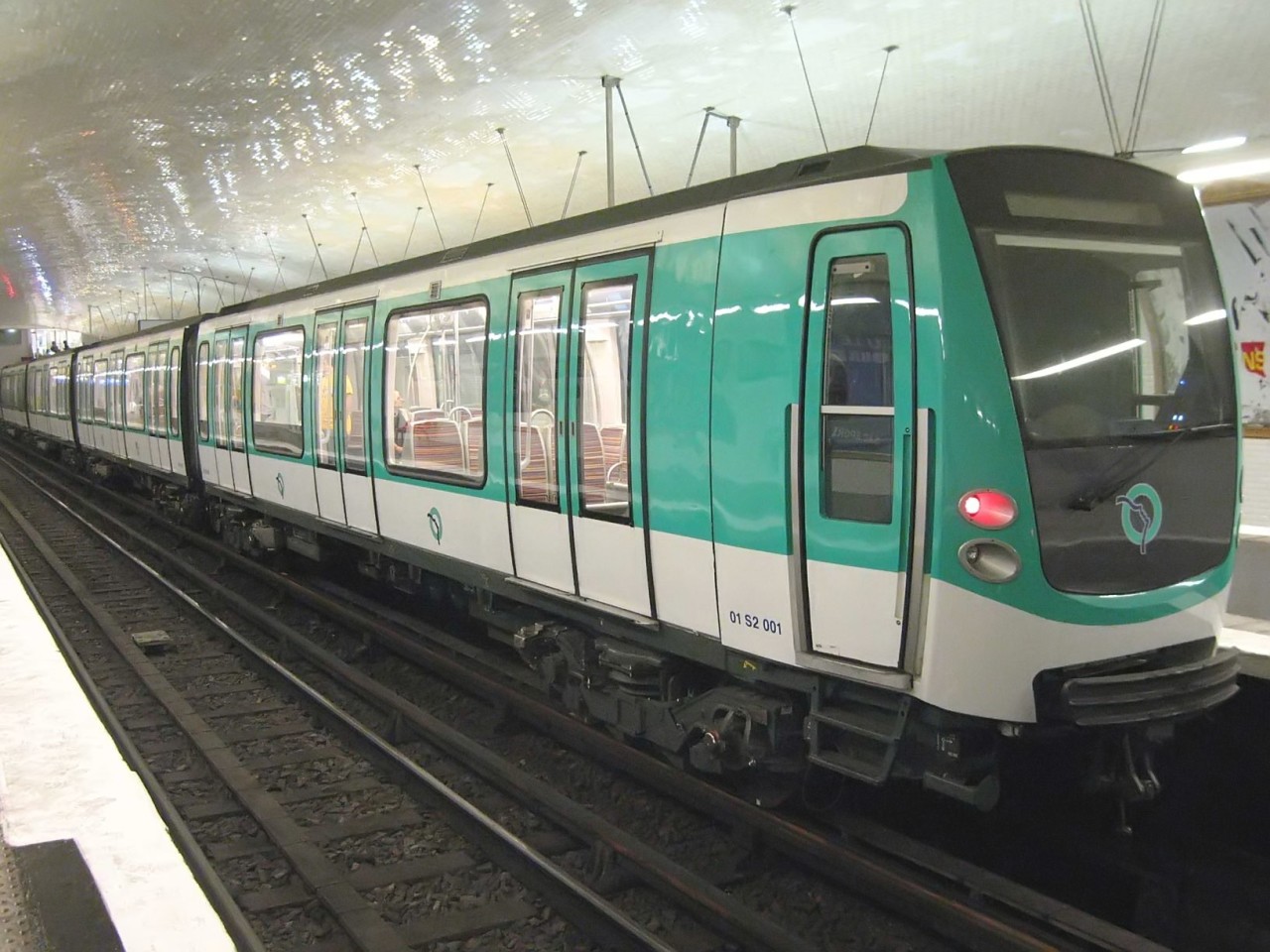 A legelső MF2000 szerelvény Porte d`Ivry állomáson