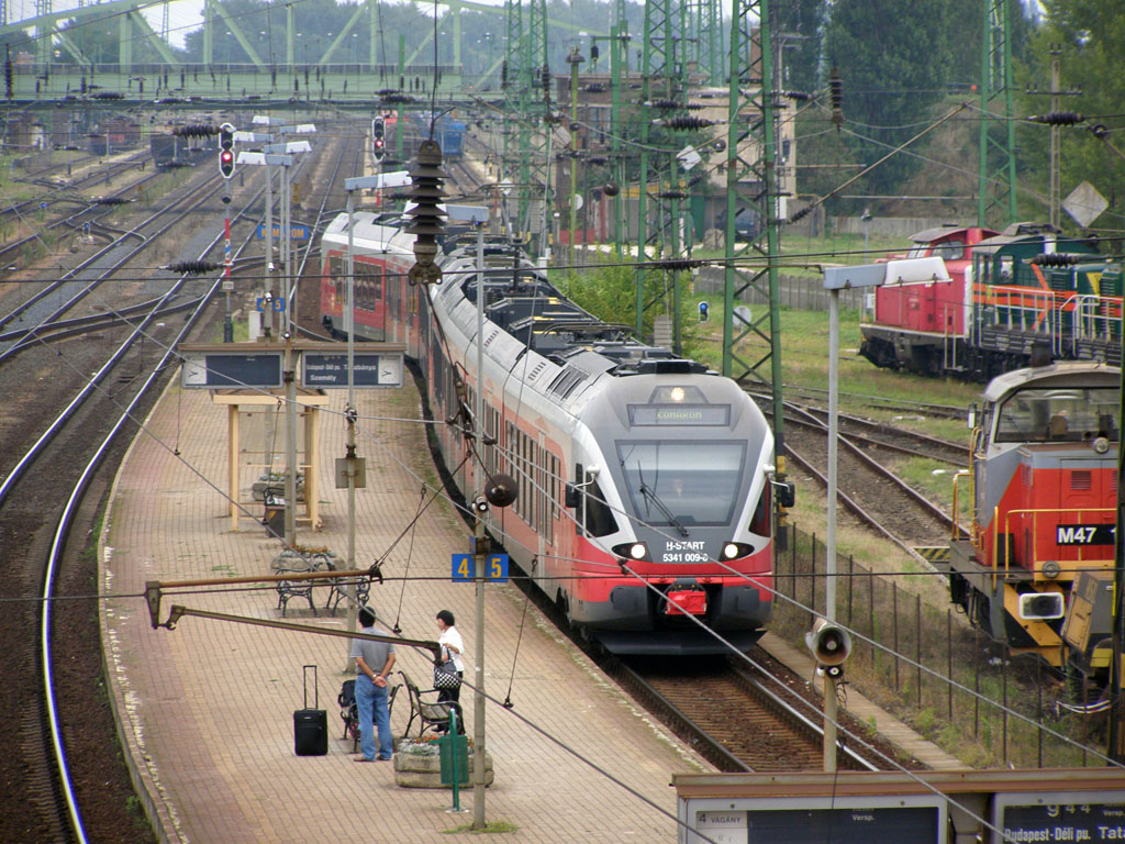 A Flirt Budapest Déli pályaudvarról érkezett. A vonat nagy része a néhány perccel később érkező Győrig minden állomáson megálló gyorsvonattal utazott tovább. Sajnos a közösperonos átszállás nem sikerült