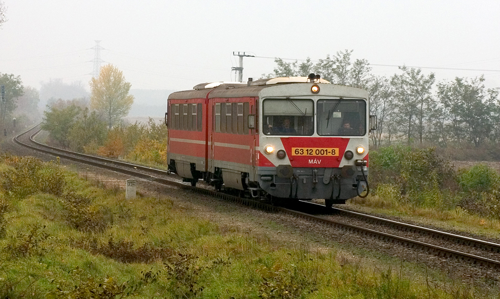 Az egyetlen elkészült iker-Bz: a MÁV 6312-es motorvonata <br />(fotó: Vörös Attila)