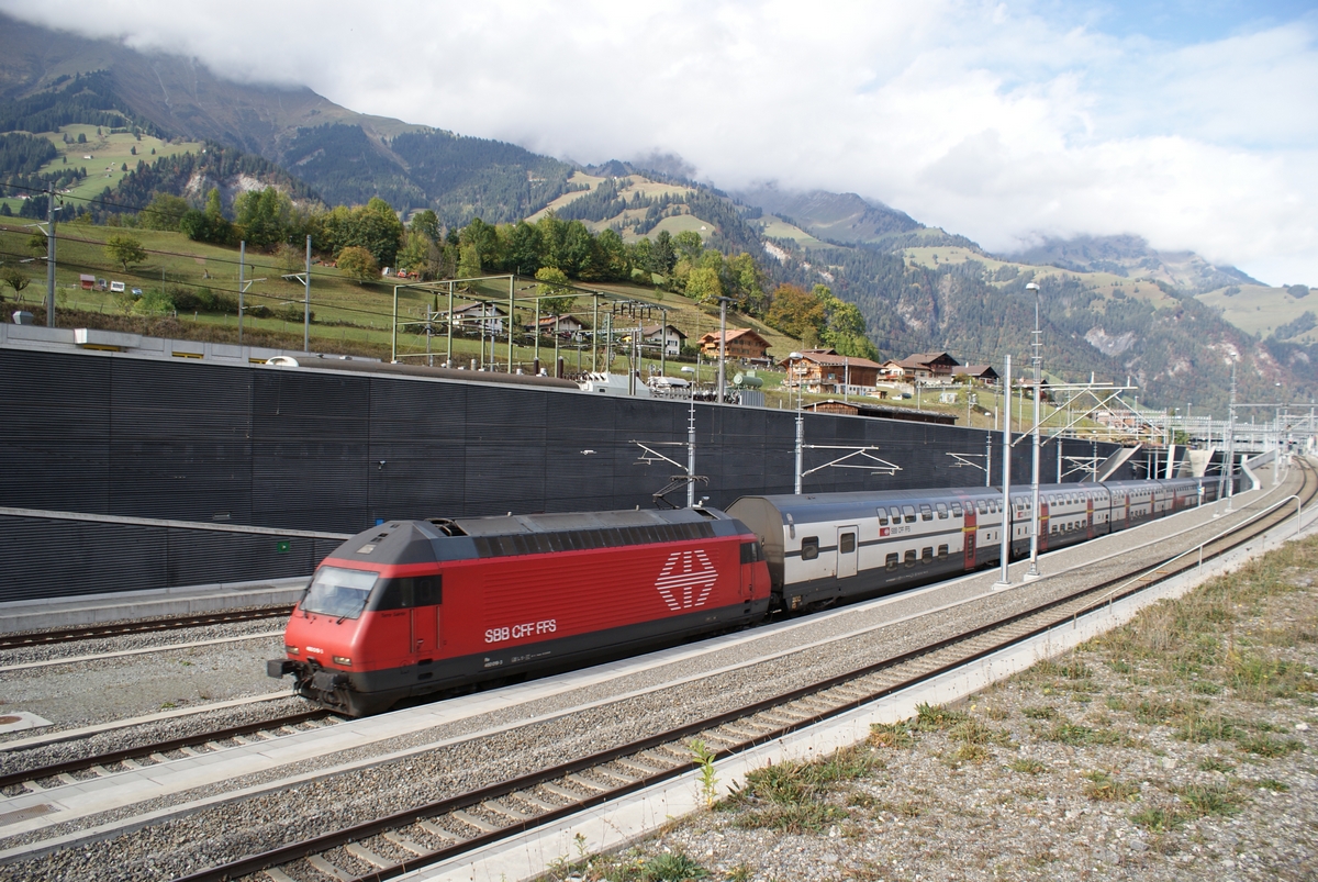 Svájcban ma már nem épül új vasútvonal ETCS nélkül. Felvételünk a Lötschberg-alagút északi bejáratánál készült<br>(fotó: Hörcher Dániel)