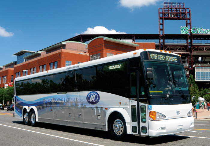 Az MCI elővárosi busza jellegzetesen amerikai jelenség. A képen látható példány kombinált CNG-dízel üzemű, de gyártják hibrid hajtáslánccal is<br>(fotó: MCI)