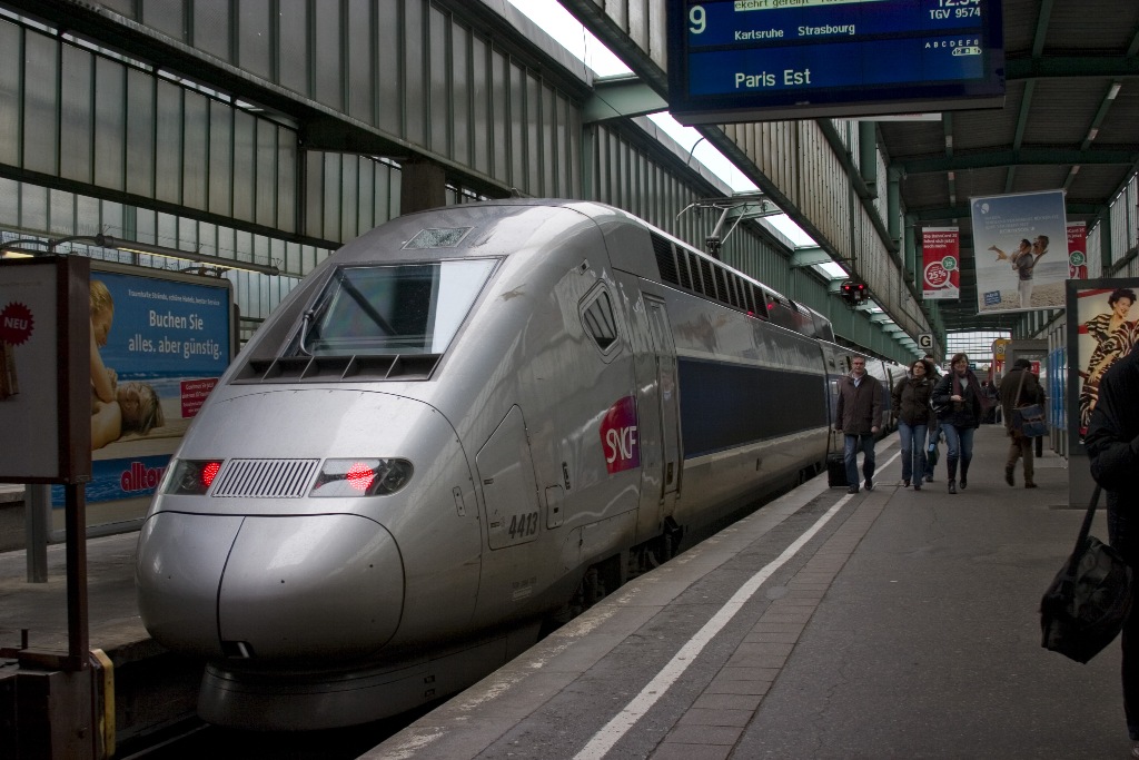 TGV szerelvény Stuttgart Hauptbahnhofon<br>(Mészáros Gergely felvétele)