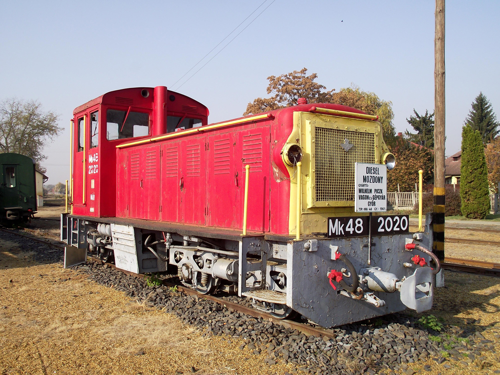 Az MK48 2020 a Hegyközi vasúton szolgált annak bezárásáig. Innen Szobra került, ahonnan az üzem végleges bezárásakor, 1994-ben jött el, Nyíregyházára. 1996 óta a skanzen lakója 