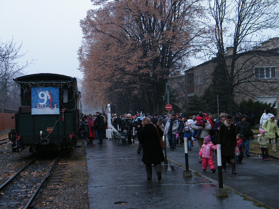 Indul Miskolcról a Mikulás-vonat<br>A képre kattintva fotógalériánk nyílik<br>(a szerző felvételei)