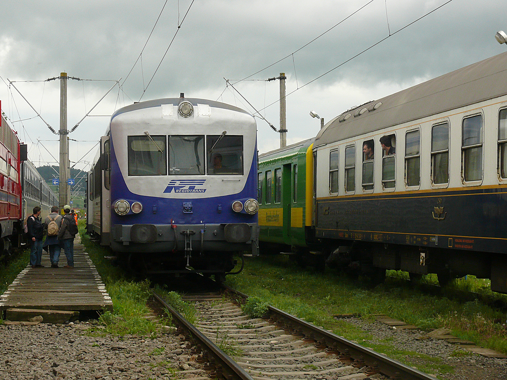 A RegioTrans motorvonata Csíkszeredán, 2010 pünkösdjén a Székely Gyors és a Csíksomlyó Expressz között<br>(fotó: Kemsei Zoltán)