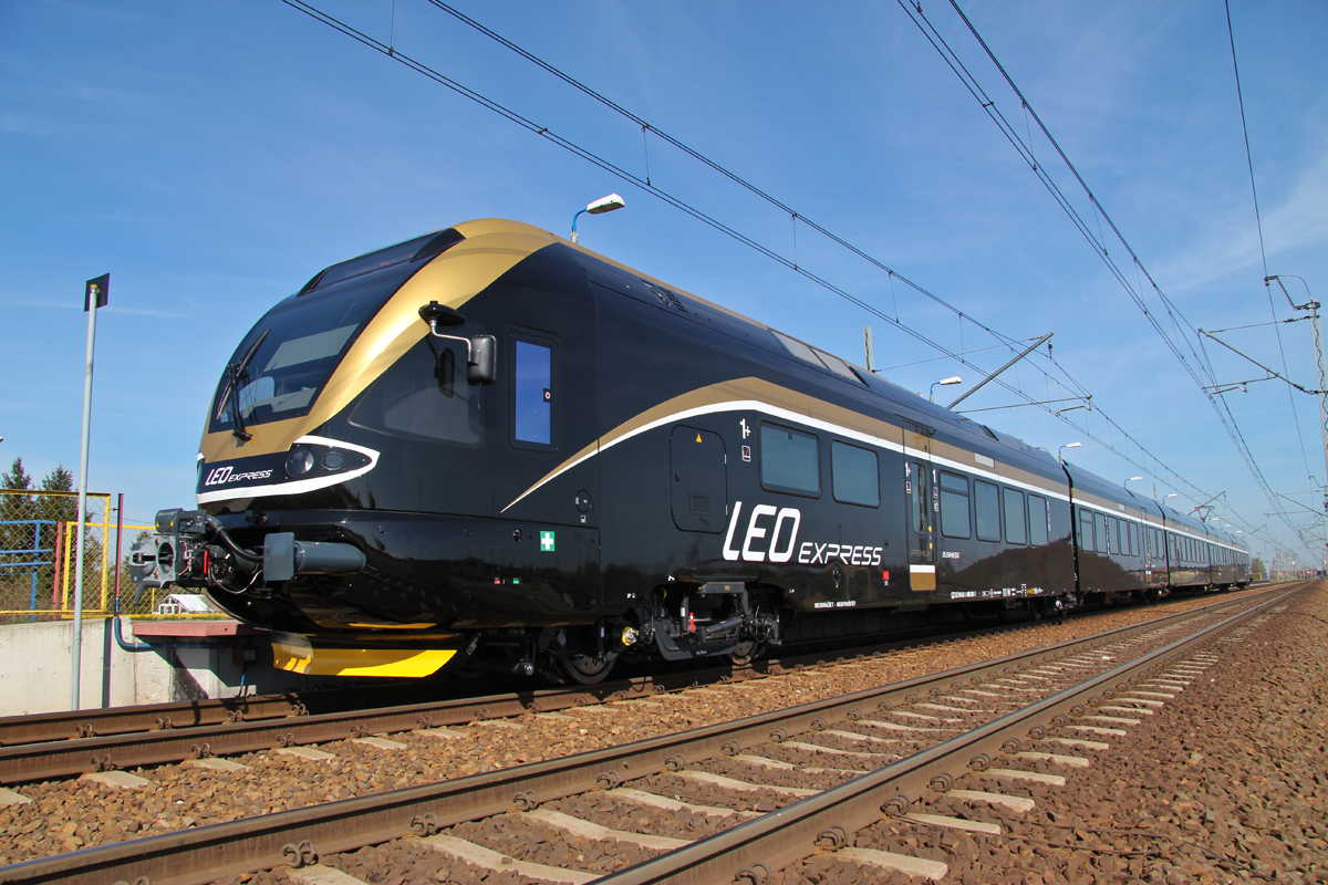 A Leo Express Csehországon belül ötrészes, intercity-verziójú Flirt-motorvonatokkal szolgáltat (fotó: Stadler)
