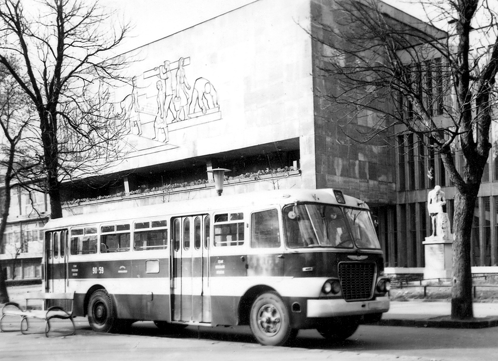 ...az autóbuszok a FAÜ-höz tartoztak 1967-ig
