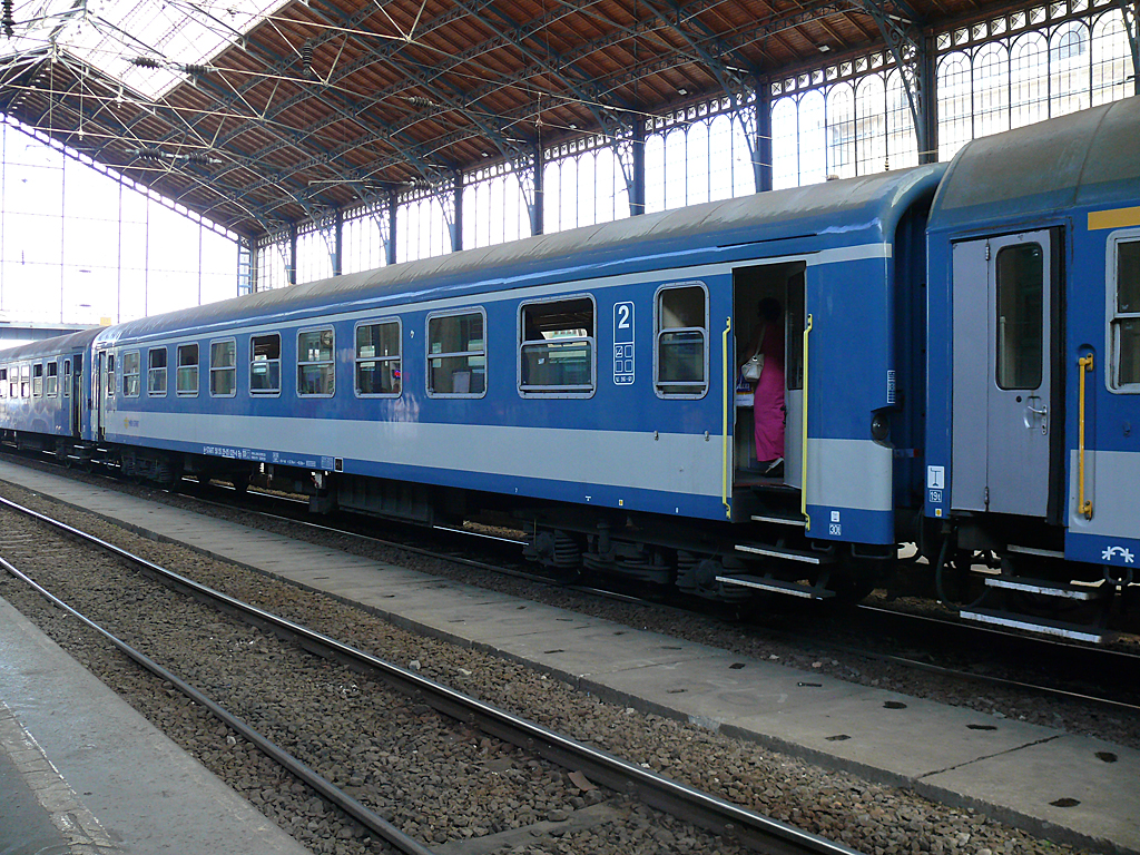 Felújított Bp kocsi a Nyugati pályaudvaron<br>(a szerző felvételei)