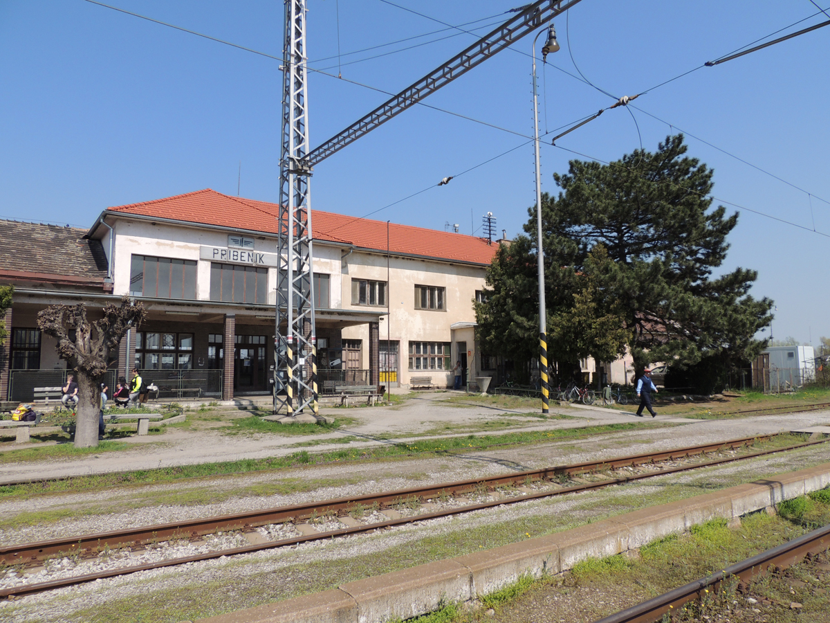 A perbenyiki állomás nem került be az első hullámba, pedig ráférne a felújítás<br>(fotó: a szerző)