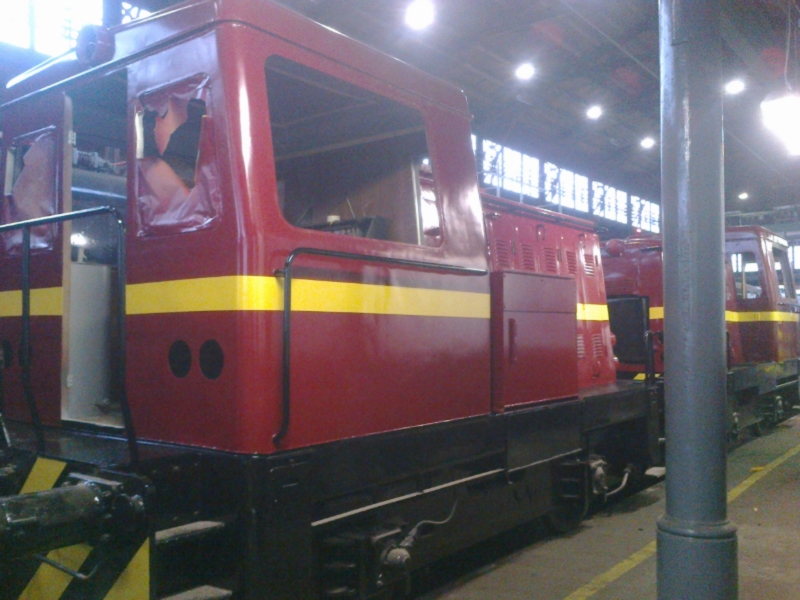 Két frissen festett metrós dízelmozdony a Keleti fűtőházban<br>(fotó: olvasónktól)