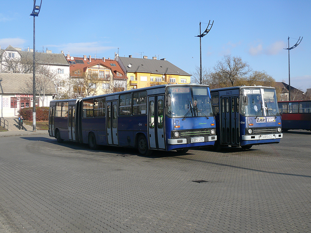 A 7-es buszcsalád járművei a legutóbbi átszervezés előtt az Etele téren