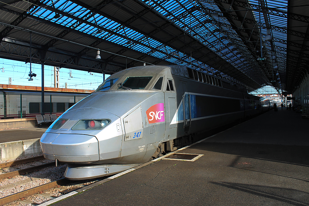 Az LGV Atlantique egyik TGV szerelvénye Hendaye állomáson