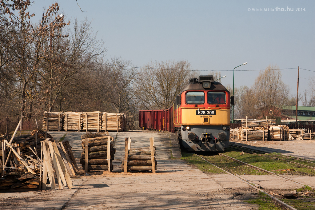 A 306-os Szergej érkezik a pörbölyi iparvágányra négy üres kocsival<br>A képre kattintva galéria nyílik!<br>(fotók: Vörös Attila)