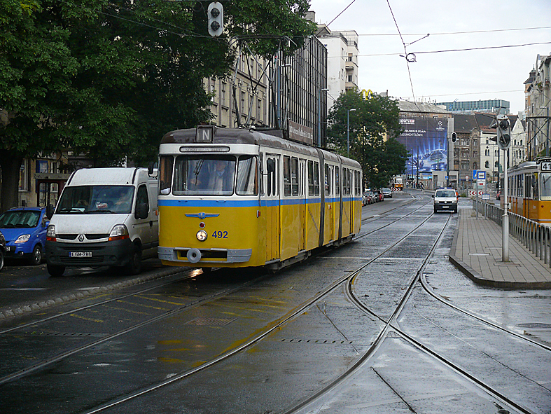Budapesti nosztalgia: az eredetileg fővárosi kocsi debreceni színeiben jár