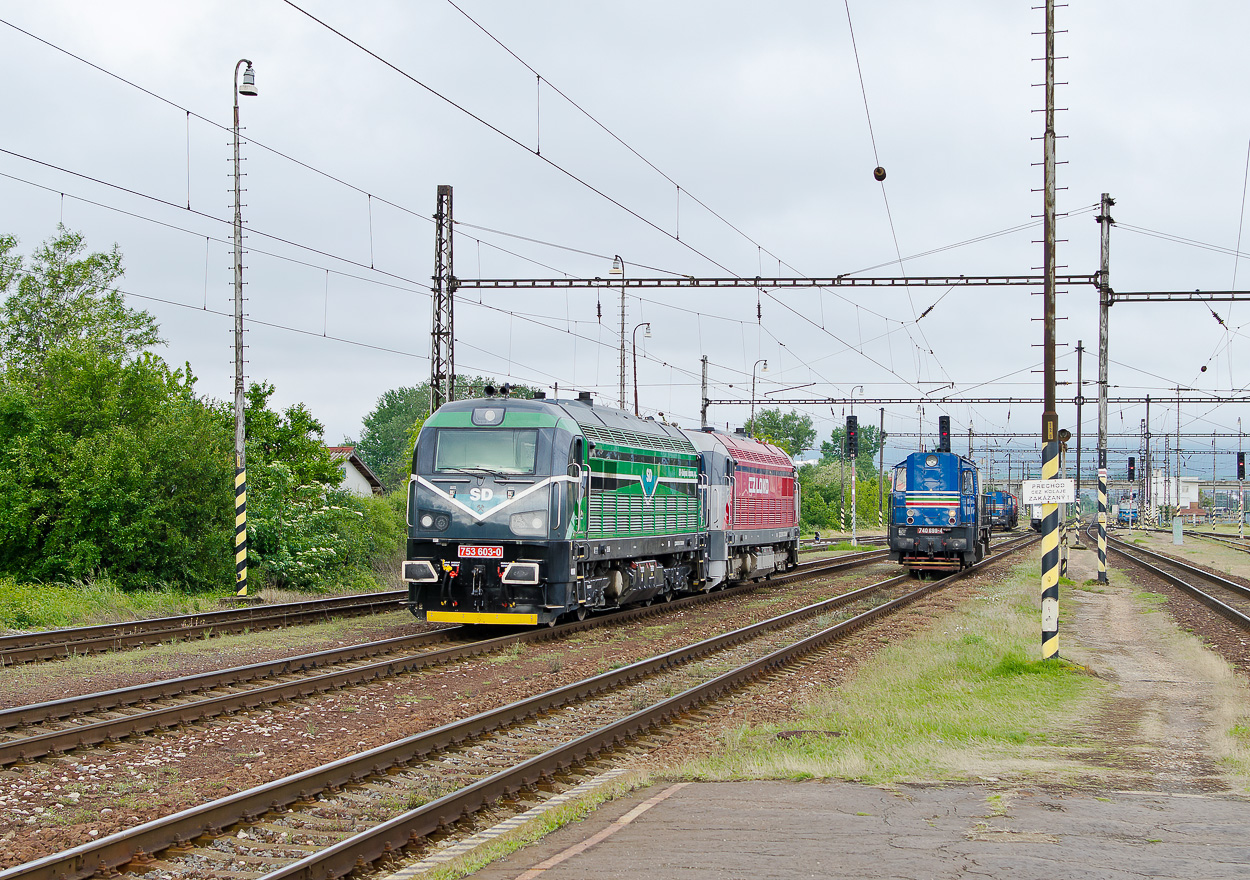 Színes gépek kavalkádja Pozsonyban<br>(fotó: railtrains.sk)