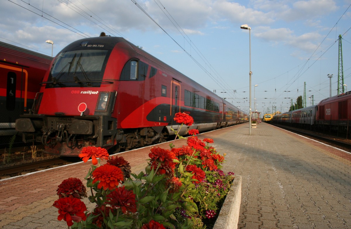 Railjet indul Hegyeshalomból Budapest felé<br>(fotó: Berky Dénes)