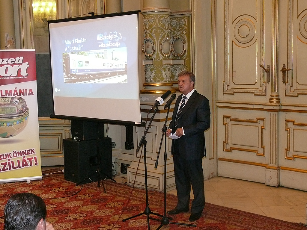 Zaránd György, a MÁV Nosztalgia Kft. új ügyvezető igazgatója a megnyitón<br>A képre kattintva galéria nyílik<br>(a szerző felvételei)