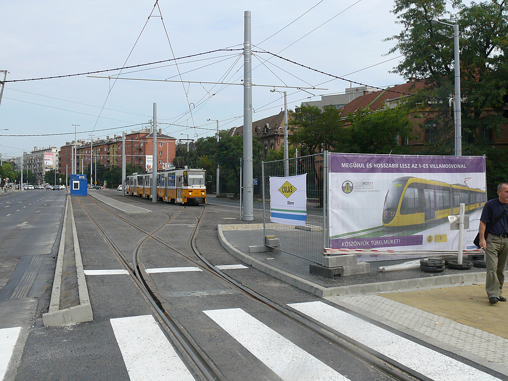 Nemcsak hosszabbítás: pályafelújítás is zajlik az 1-es villamos vonalán<br>(fotó: Kemsei Zoltán)