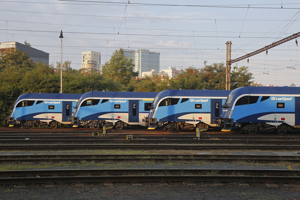 Sorakoznak a railjetek Prágában<br>(fotó: České dráhy)