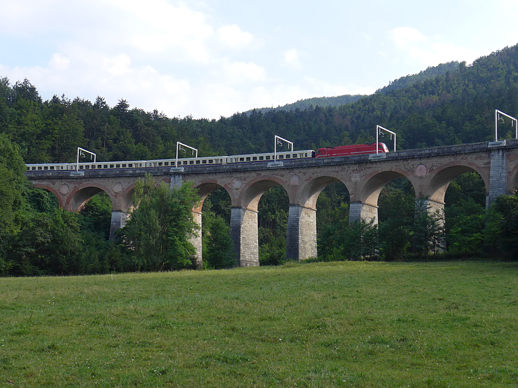 A borovnicai viadukton<br>A képre kattintva galéria nyílik<br>(Horváth Imre felvételei)