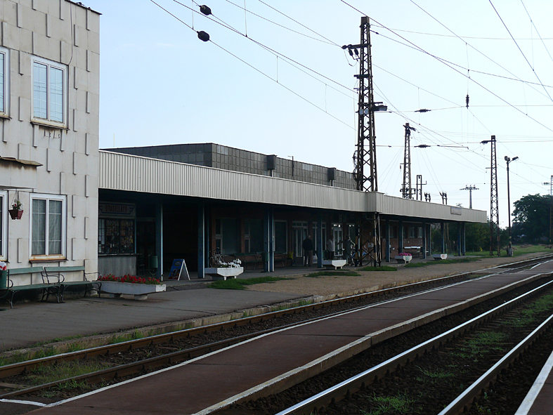 Az állomásokra – így Mezőkövesdre is – 2016-ban jutnak el a felújítók<br>(fotó: Kemsei Zoltán)