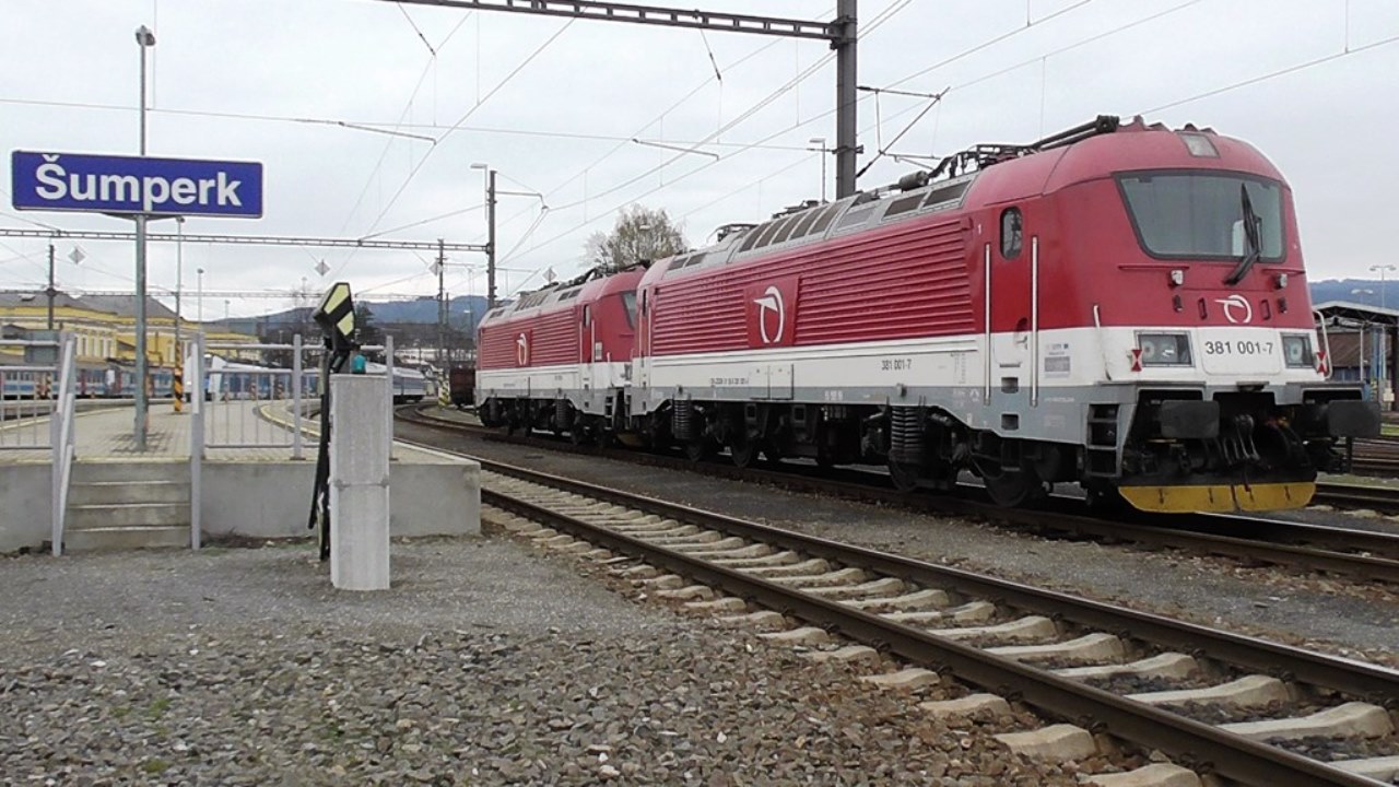 A két szlovák gép megérkezett Šumperkbe (fotók: railpage.net)