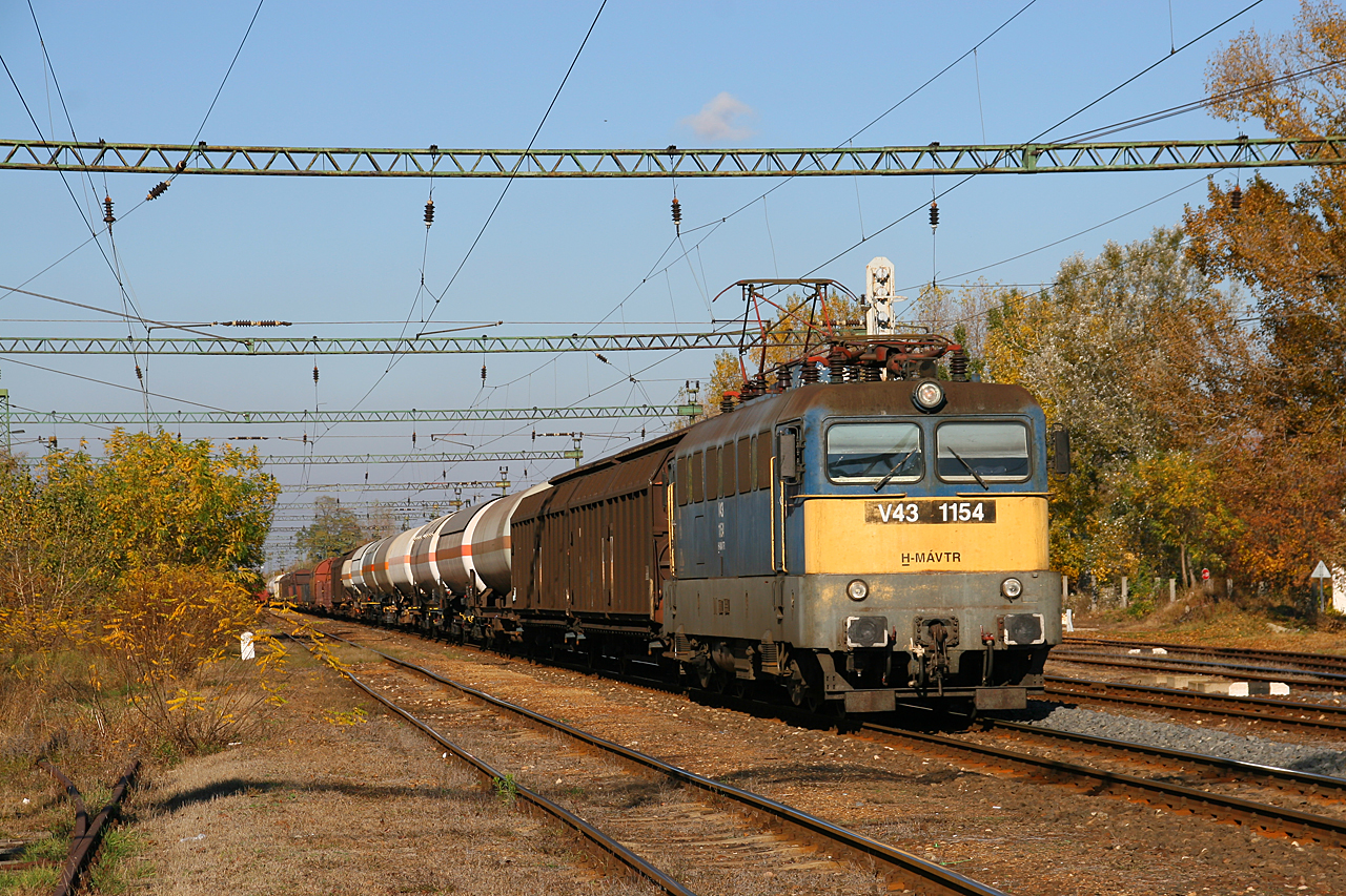 Örvendetesen meglódult idén a vasúti teherszállítás, de nem hátulütő nélkül: a vasúttársaságok többsége kimerítette az összes tartalékát: nincs elég kocsi, nincs elég mozdony (fotók: Prohászka Csaba)