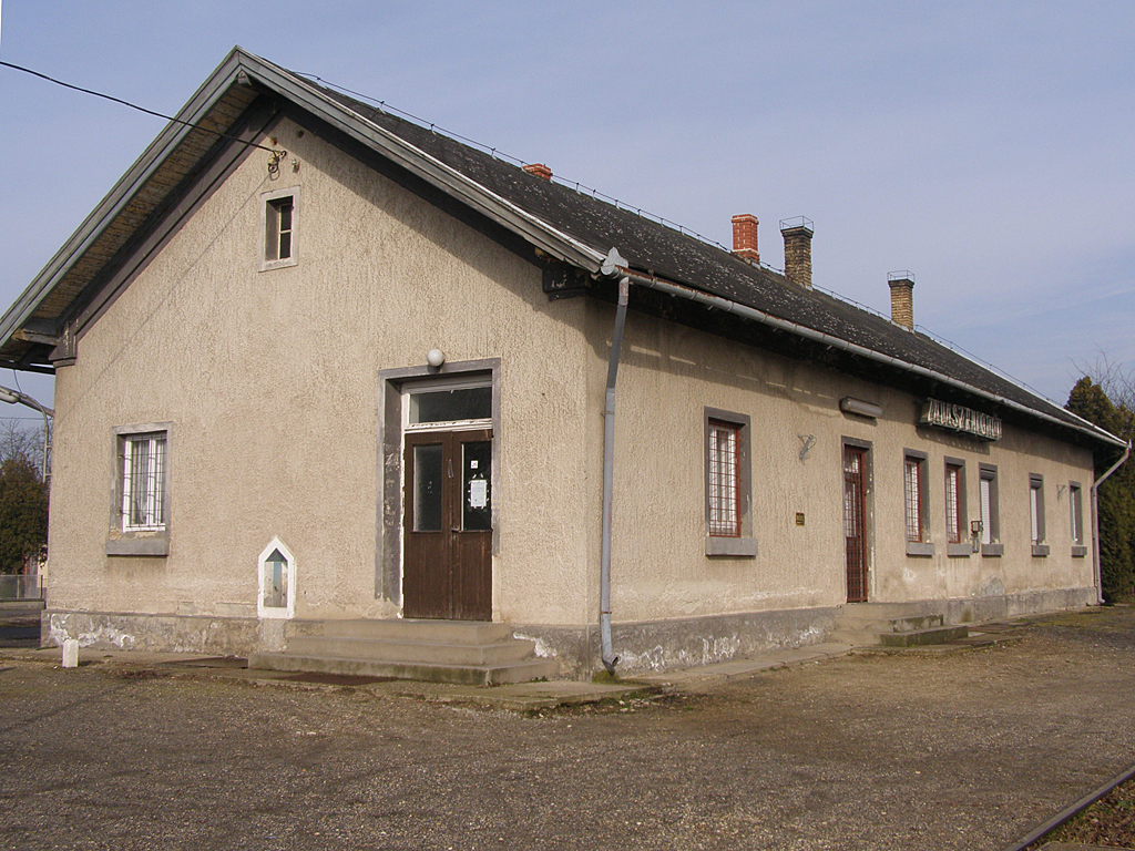 Zalaszentgrót, a „legfiatalabb” megszűnt állomás. Szűk három és fél éve nem jár itt vonat (Óvári Péter felvételei)